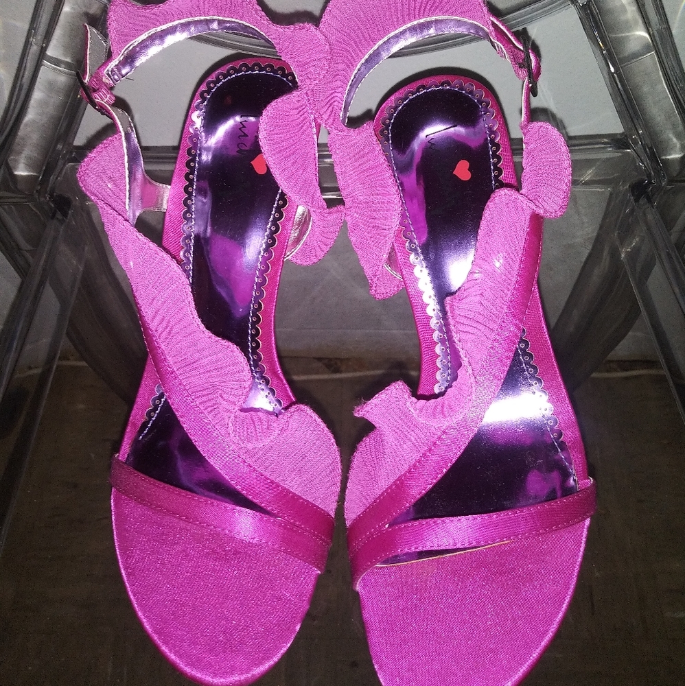 Women's pink pumps